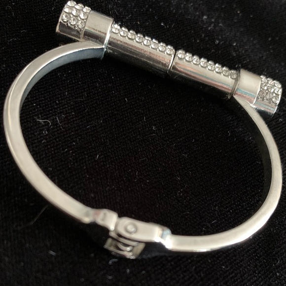 🤩🔥Gorgeous Delicate - Very Shiny Crystals Bangle - Picture 4 of 4